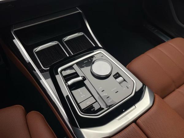 BMW 750 e xDrive Limo M Sport || DrivingAssProf 360°