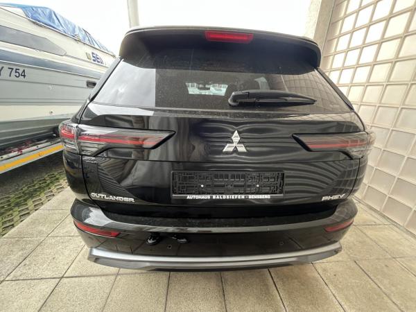 Mitsubishi Outlander 2.4 PHEV 4WD Intro