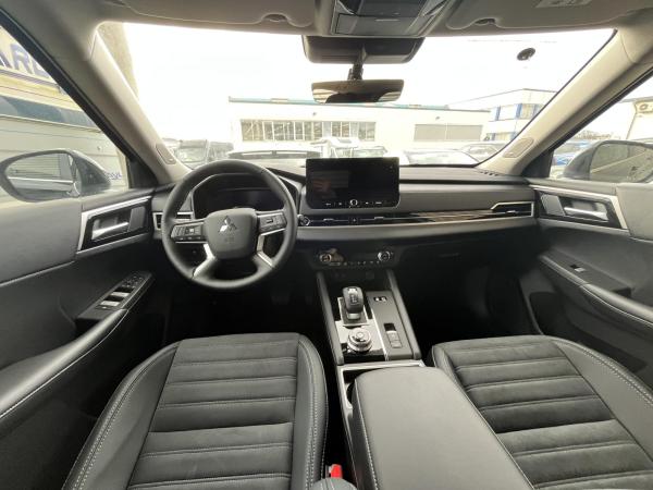 Mitsubishi Outlander 2.4 PHEV 4WD Intro