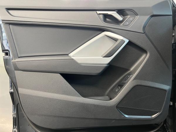 Audi Q3 Sportback 35 TFSI S tronic S line LED Navi DAB VC Sitzheizung PDC