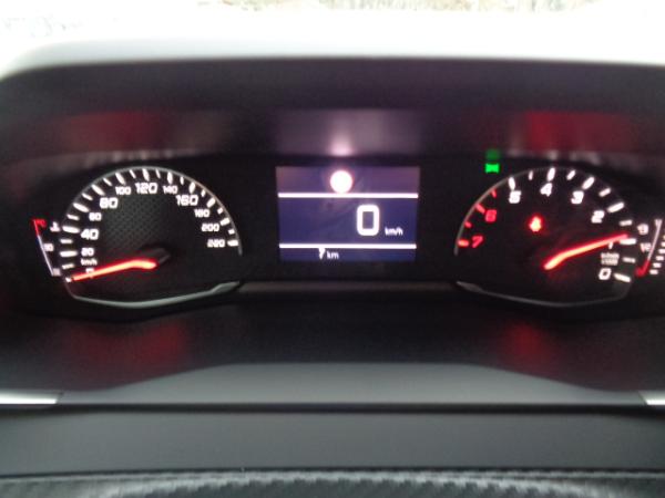 Peugeot 208 Benzin 100 Style Sitzheizung, Klima, PDC hi.