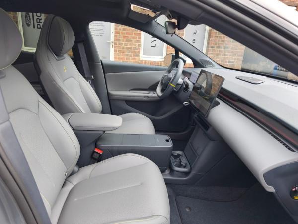 LYNK & Co 02 More ALLE FARBEN P