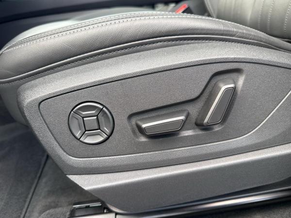 Audi Q8 e-tron advanced 50 qu. PANO HUD AHK Matrix 19