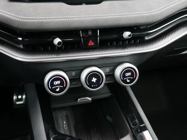 Skoda Superb Combi 2.0 TSI DSG Sportline MATRIX AHK NAVI *806*