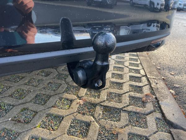 Skoda Octavia Combi 2.0 TDI *PRIVAT*SOFORT* l DSG l AHK l PANO l NAVI l MATRIX l 360°