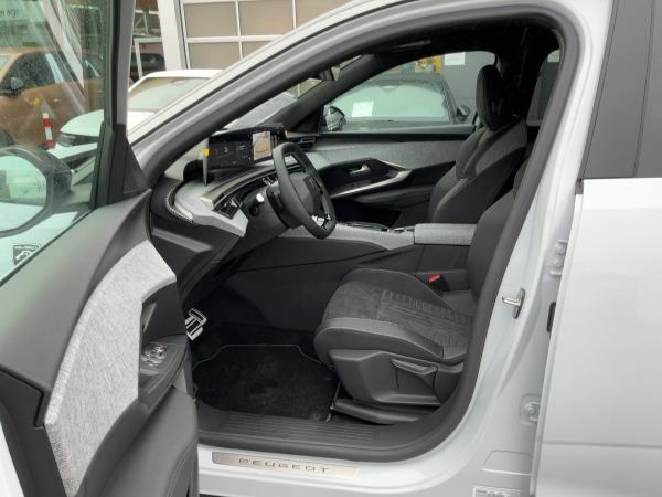 Peugeot 3008 1.2 145 GT ACC+Alcantara+LED+Navi+SHZ+Kam.