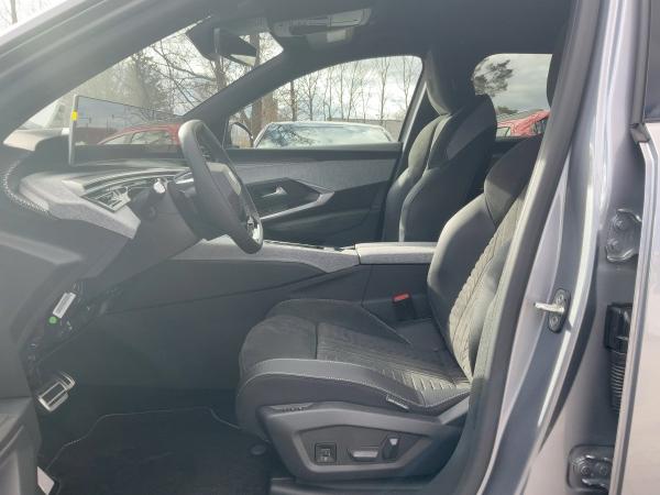 Peugeot 5008 1.2 145 GT ACC+Alcantara+LED+Navi+SHZ+Kam.