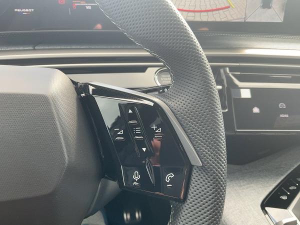 Peugeot 5008 1.2 145 GT ACC+Alcantara+LED+Navi+SHZ+Kam.