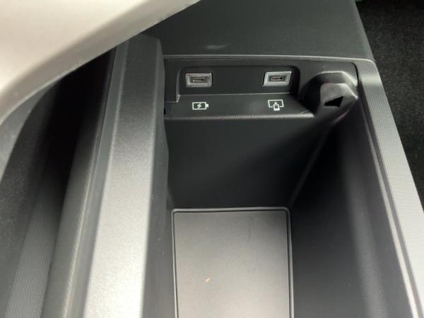 Peugeot 3008 1.2 145 GT ACC+Alcantara+LED+Navi+SHZ+Kam.