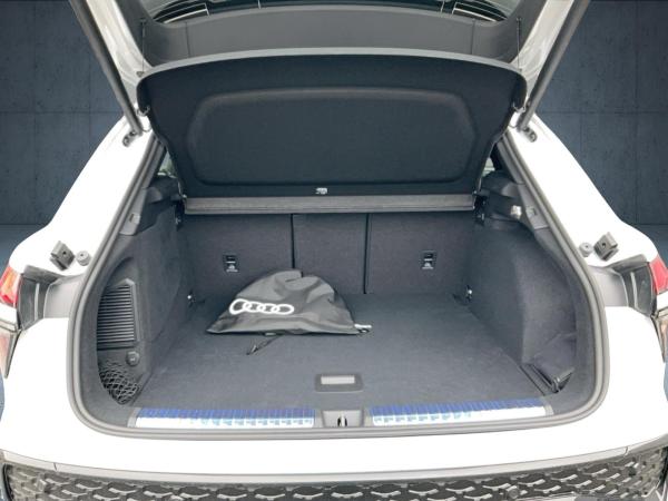 Audi Q3 SUV e-hybrid S tr. AHK PANO LED 20 ACC Cam