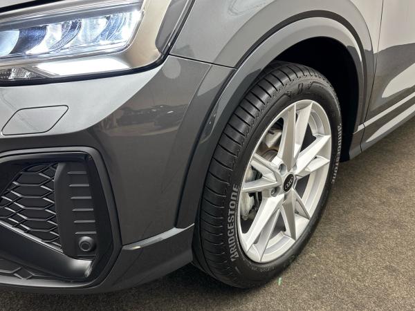 Audi Q2 35 TFSI S line LED Digitales Cockpit Kamera