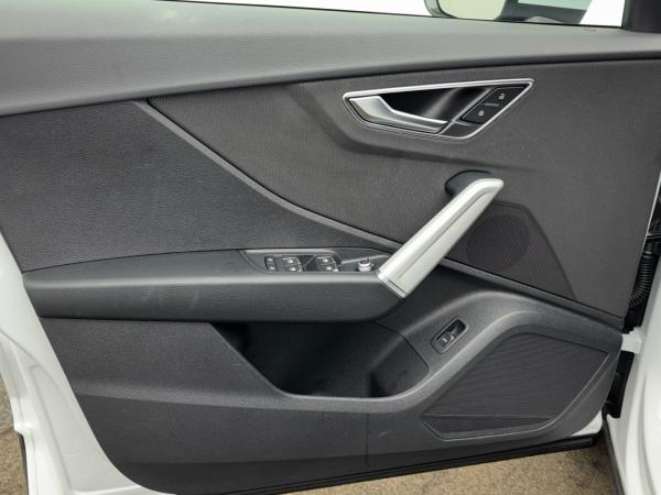 Audi Q2 35 TFSI advanced S tronic Matrix ACC AHK