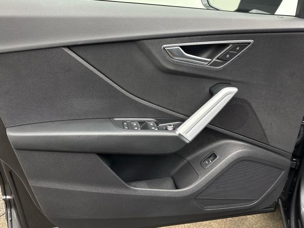 Audi Q2 35 TFSI S line LED Digitales Cockpit Kamera