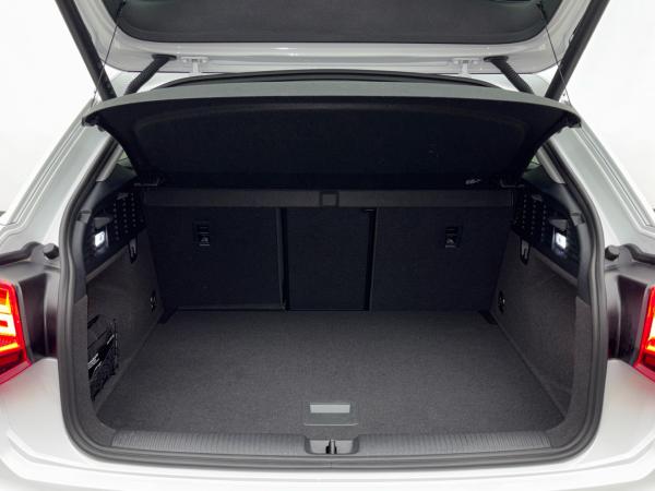 Audi Q2 35 TFSI advanced S tronic Matrix ACC AHK