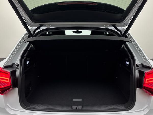 Audi Q2 Advanced 35 TFSI S tronic Matrix ACC AHK