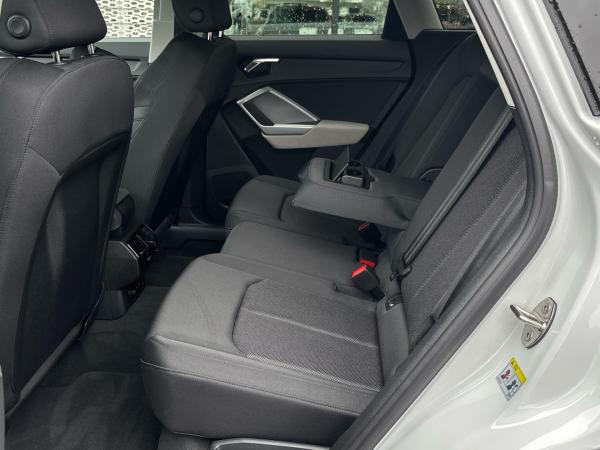 Audi Q3 advanced 35 TFSI Dynamik-Paket MMI LED AHK