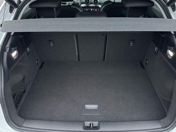 Audi Q2 Advanced 35 TFSI S tronic MMI Matrix AHK