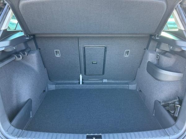 Skoda Karoq 2.0 TDI DSG Tour +AHK+CANTON+ACC+RFK+PDC+SHZ+BHFS+LED+