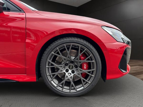 Audi RS3 Limousine / Hud / Sonos / Memory / Pano / Matrix / Assistenzpaket pro