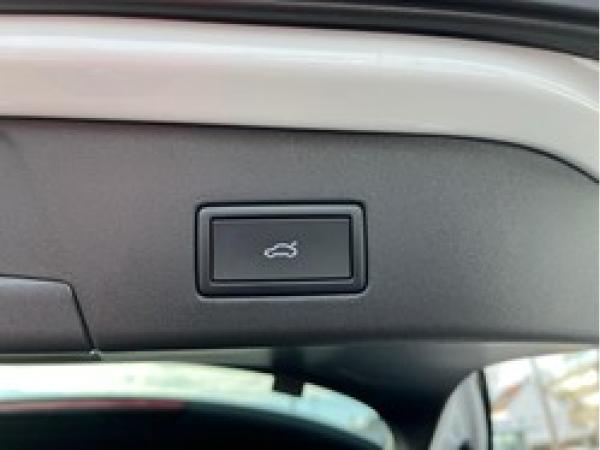 Volkswagen ID.4 Pro 210 kW - Pano Matrix-LED AHK Massage SHZ Navi Area View Wärmepumpe Park Assist Pro CCS