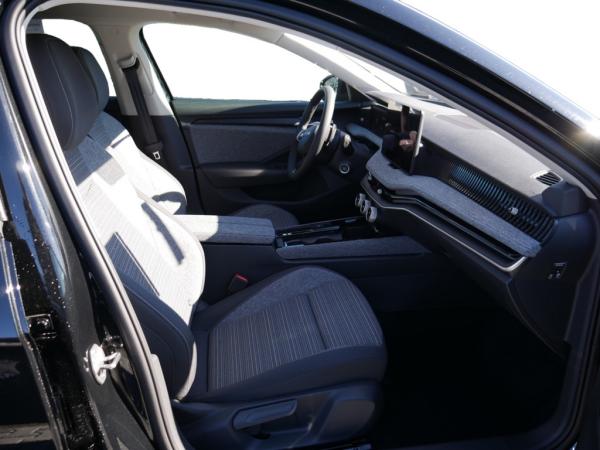 Skoda Superb Combi 2.0 TDI DSG Selection ACC LED AHK *974*