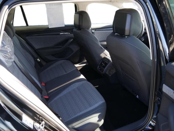 Skoda Superb Combi 2.0 TDI DSG Selection ACC LED AHK *974*