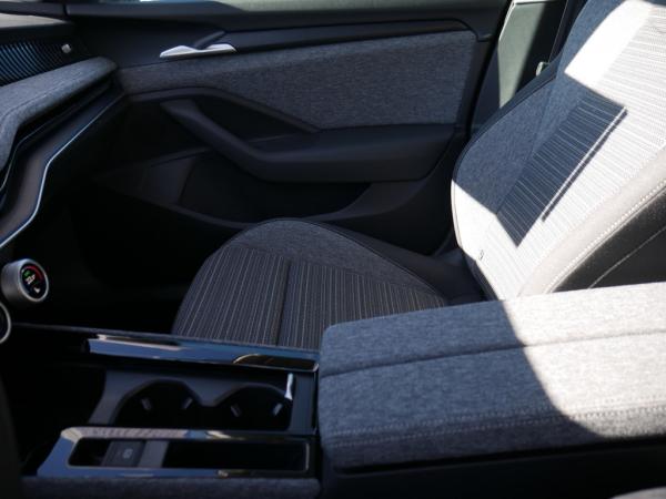 Skoda Superb Combi 2.0 TDI DSG Selection ACC LED AHK *974*