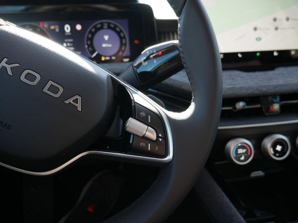 Skoda Superb Combi 2.0 TDI DSG Selection ACC LED AHK *974*