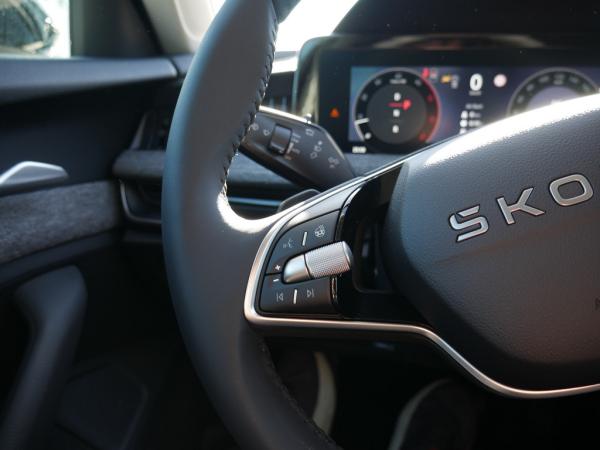 Skoda Superb Combi 2.0 TDI DSG Selection ACC LED AHK *974*