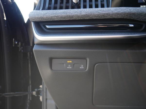 Skoda Superb Combi 2.0 TDI DSG Selection ACC LED AHK *974*