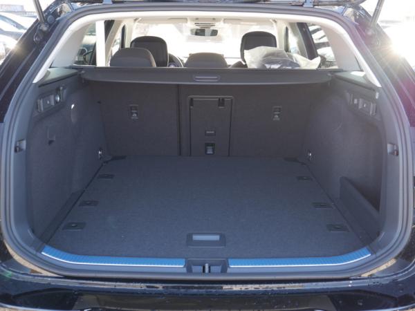 Skoda Superb Combi 2.0 TDI DSG Selection ACC LED AHK *974*