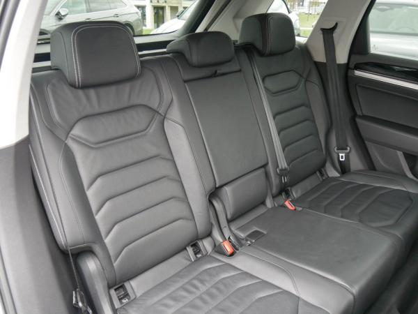 Volkswagen Touareg Elegance R-Line AHK Kamera ACC Navi