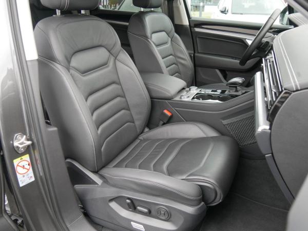 Volkswagen Touareg Elegance R-Line AHK Kamera ACC Navi