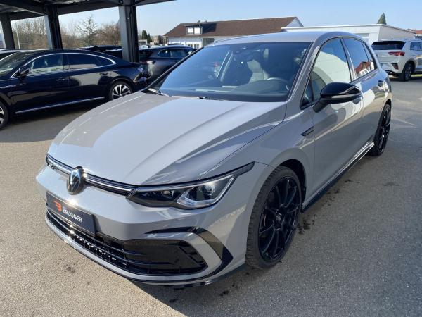 Volkswagen Golf VIII 1.5 eTSI DSG R-Line "Black Style" NAVI APP