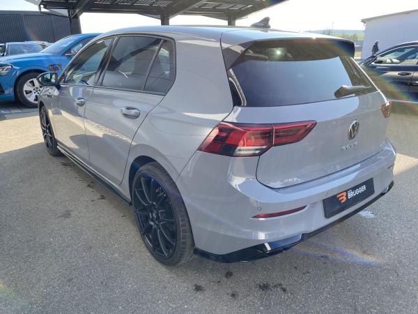 Volkswagen Golf VIII 1.5 eTSI DSG R-Line "Black Style" NAVI APP