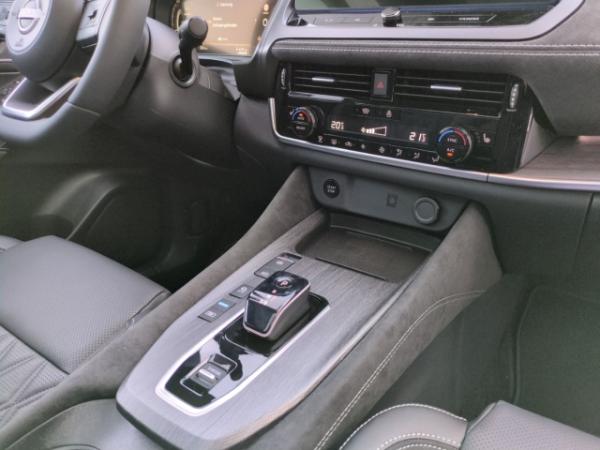 Nissan Qashqai Tekna+ e-Power HUD Panorama Navi Leder Memory Sitze Soundsystem Bose 360 Kamera