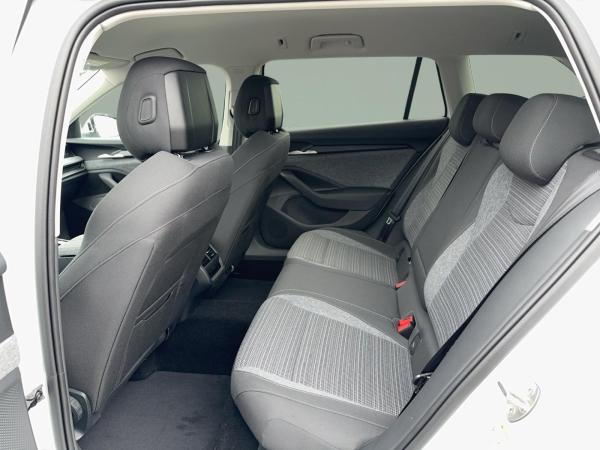 Skoda Superb Combi Selection 2.0l TDI DSG NAVI/AHK/ACC