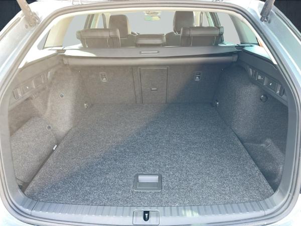 Skoda Octavia Combi Balance 2.0l TDI DSG AHK/NAVI/LED/