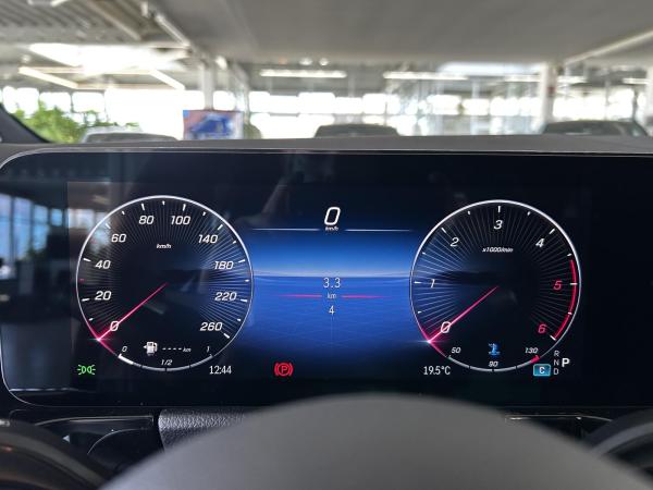 Mercedes-Benz GLA 200 d 4MATIC+AMG Line Advanced Plus+Pano+Park-Paket mit 360°-Kamera+MULTIBEAM LED
