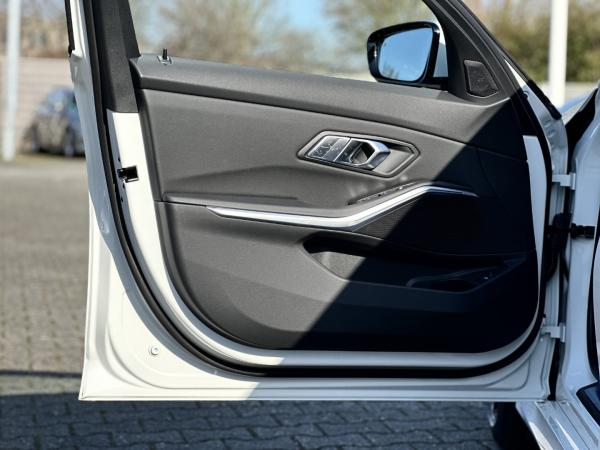 BMW 320 i Touring M Sport Pro HiFi DAB LED Shz