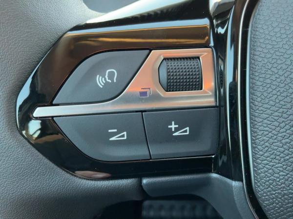 Peugeot 208 1.2 Benzin 100 Style LED+SHZ+KeyLess+SpurH