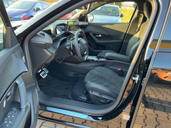 Peugeot 2008 1.2 145 GT ACC+Alcantara+LED+Navi+SHZ+Kam.