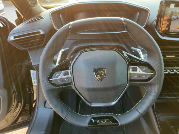 Peugeot 2008 1.2 145 GT ACC+Alcantara+LED+Navi+SHZ+Kam.