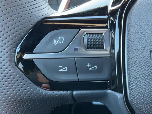 Peugeot 2008 1.2 145 GT ACC+Alcantara+LED+Navi+SHZ+Kam.