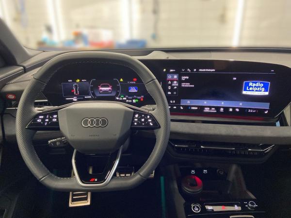 Audi Q6 e-tron SUV performance Pano*WR*AHK*Techpro*21