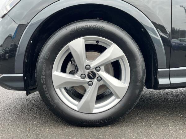 Audi Q3 advanced 35TDI S-tronic / MMI-Navi+, AHK, LED