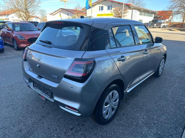 Suzuki Swift 1.2 HYBRID MT Club in allen Farben
