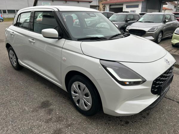 Suzuki Swift 1.2 HYBRID MT Club in allen Farben