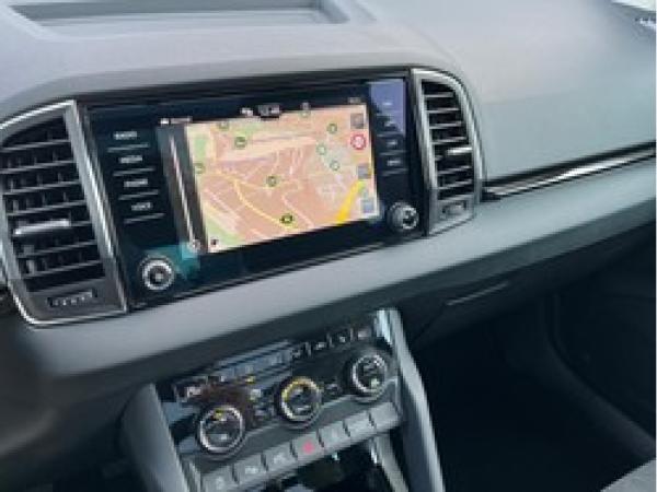 Skoda Karoq Selection Tour 1.5 TSI 110kW DSG - AHK Pano ACC Virtual Cockpit Navi Area View LM MFL Smart Link LED