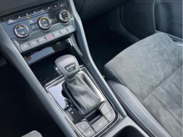 Skoda Karoq Selection Tour 1.5 TSI 110kW DSG - AHK Pano ACC Virtual Cockpit Navi Area View LM MFL Smart Link LED